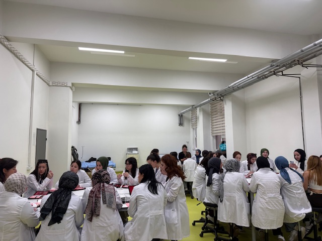 Riskli Doğum ve Doğum Sonu Dönem Dersi Şube 2 Epizyotomi Laboratuvar Uygulaması Gerçekleştirildi - 4