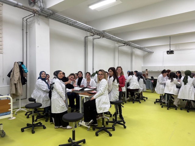 Riskli Doğum ve Doğum Sonu Dönem Dersi Şube 2 Epizyotomi Laboratuvar Uygulaması Gerçekleştirildi - 7