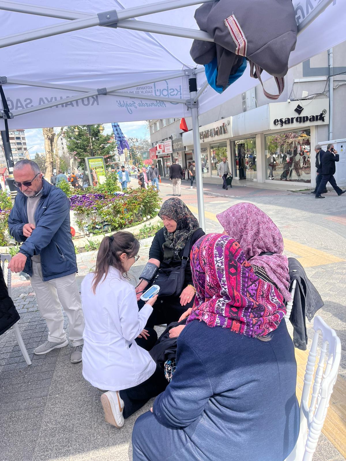 Ebelik Bölümü “Bilgiyle Güçlen, Sağlıklı Yaşa: Ebeler Merak Ettiklerinizi Yanıtlıyor” başlıklı toplumsal katkı etkinliği gerçekleşti. - 3
