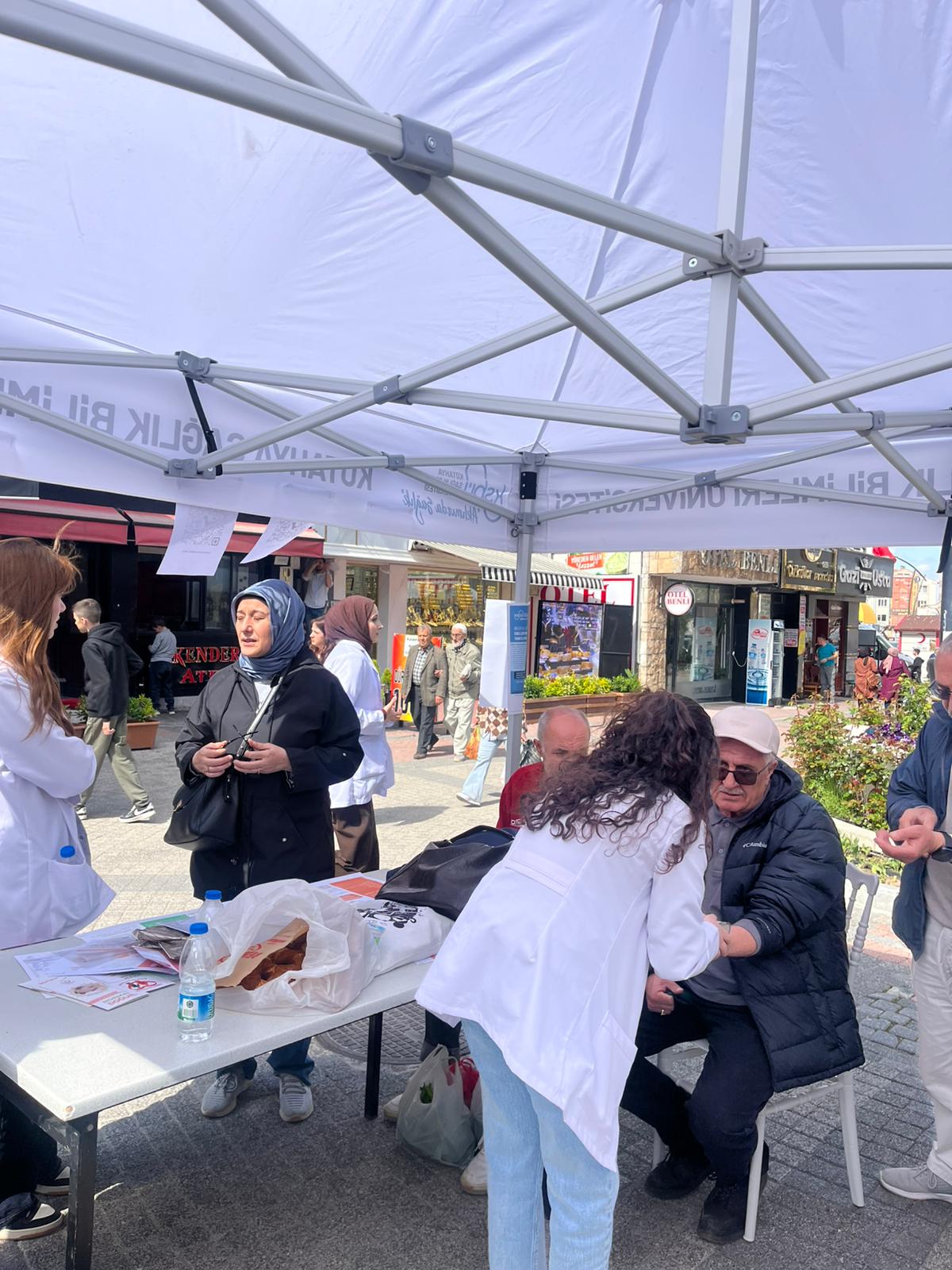 Ebelik Bölümü “Bilgiyle Güçlen, Sağlıklı Yaşa: Ebeler Merak Ettiklerinizi Yanıtlıyor” başlıklı toplumsal katkı etkinliği gerçekleşti. - 2
