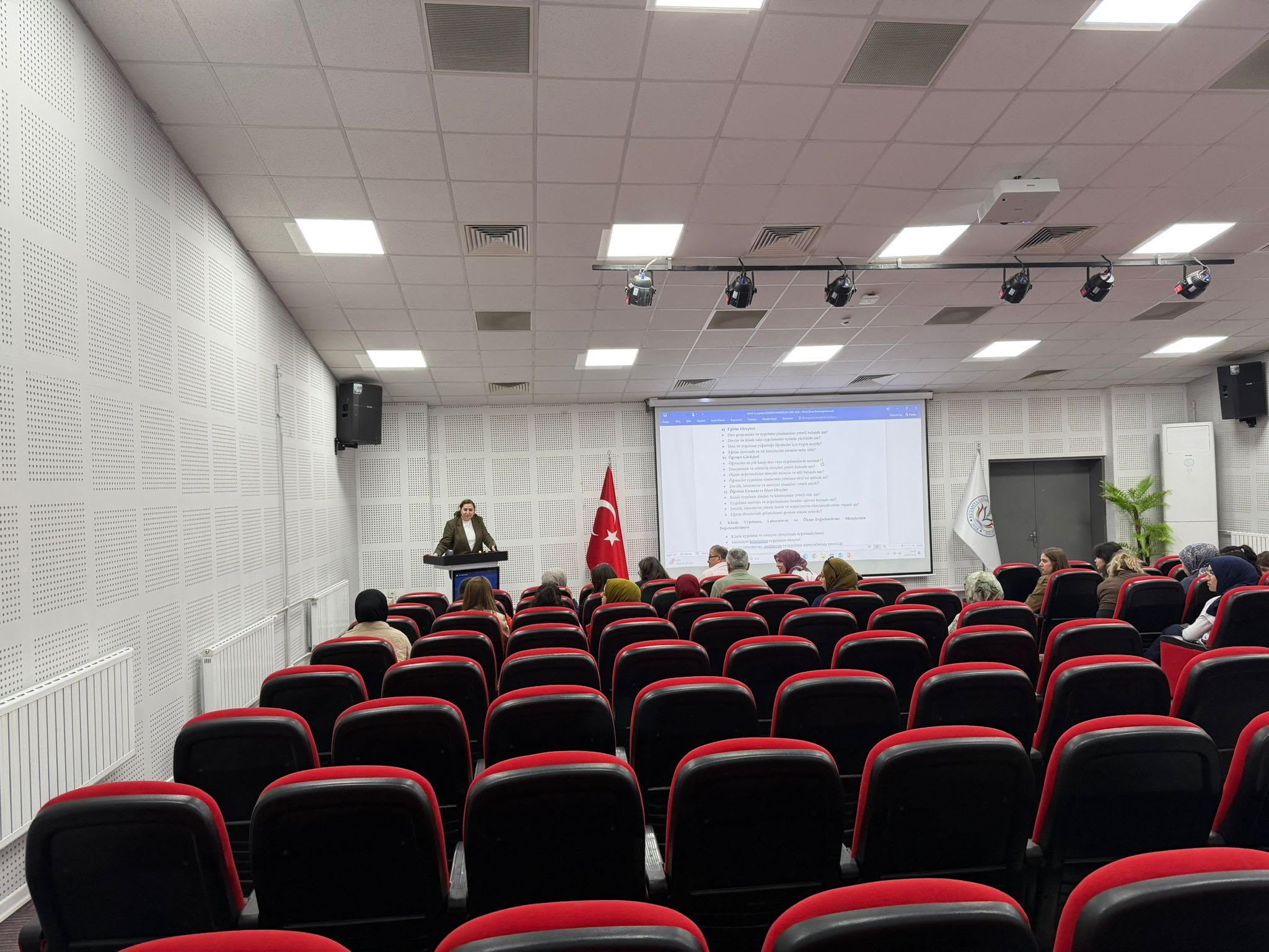 Kalite ve Akreditasyon Çalışmaları Kapsamında “İç Paydaş Toplantısı“ Gerçekleştirildi - 1