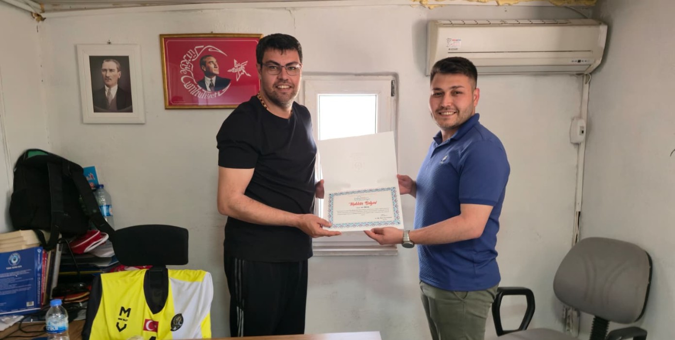 Turnuva Koordinatörüne Teşekkür Belgesi ve Plaket Takdimi