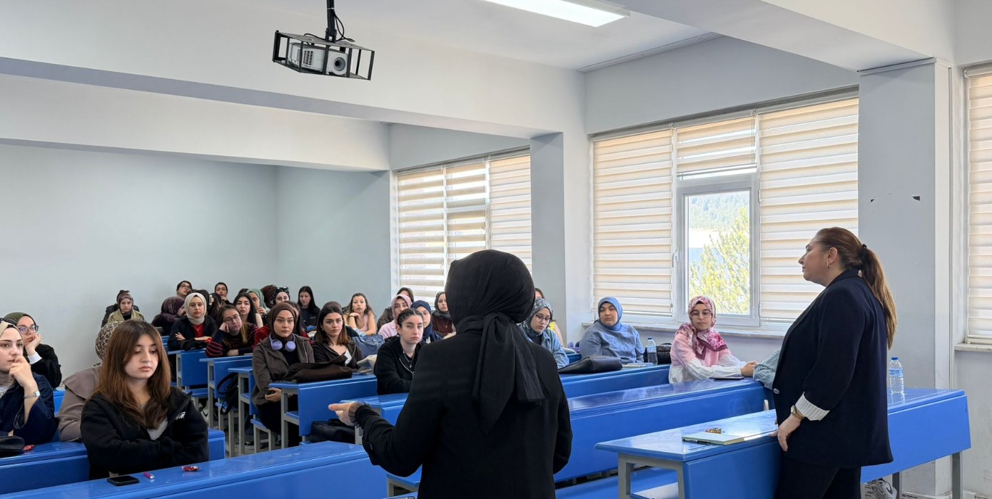 Ebelik Bölümü Başkanlığı ile 2. Sınıf Öğrenci Buluşması Gerçekleştirildi