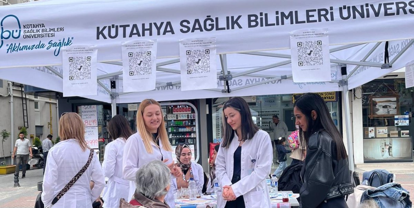 Ebelik Bölümü “Bilgiyle Güçlen, Sağlıklı Yaşa: Ebeler Merak Ettiklerinizi Yanıtlıyor” başlıklı toplumsal katkı etkinliği gerçekleşti.