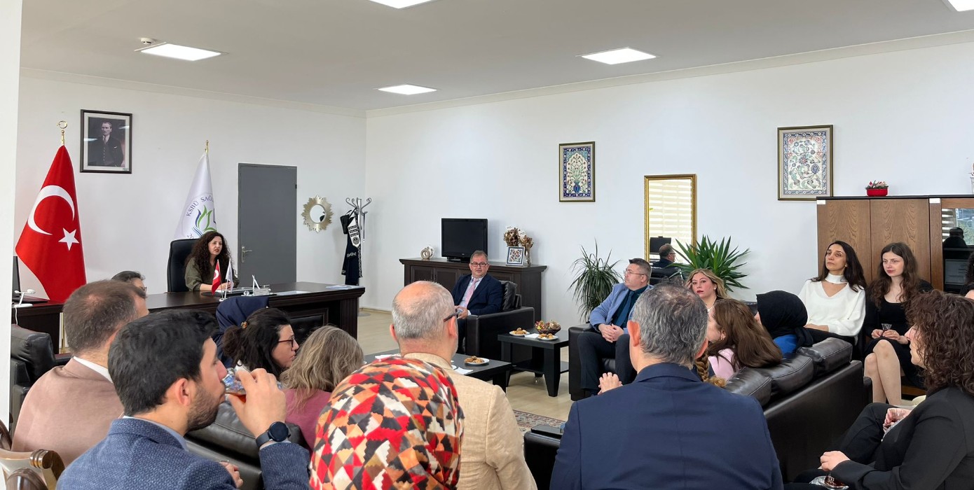 Öğrenci Ders Değerlendirme Anketinde Başarı Gösteren Ebelik Bölümü Öğretim Üyelerimize Teşekkür Belgeleri Takdim Edildi