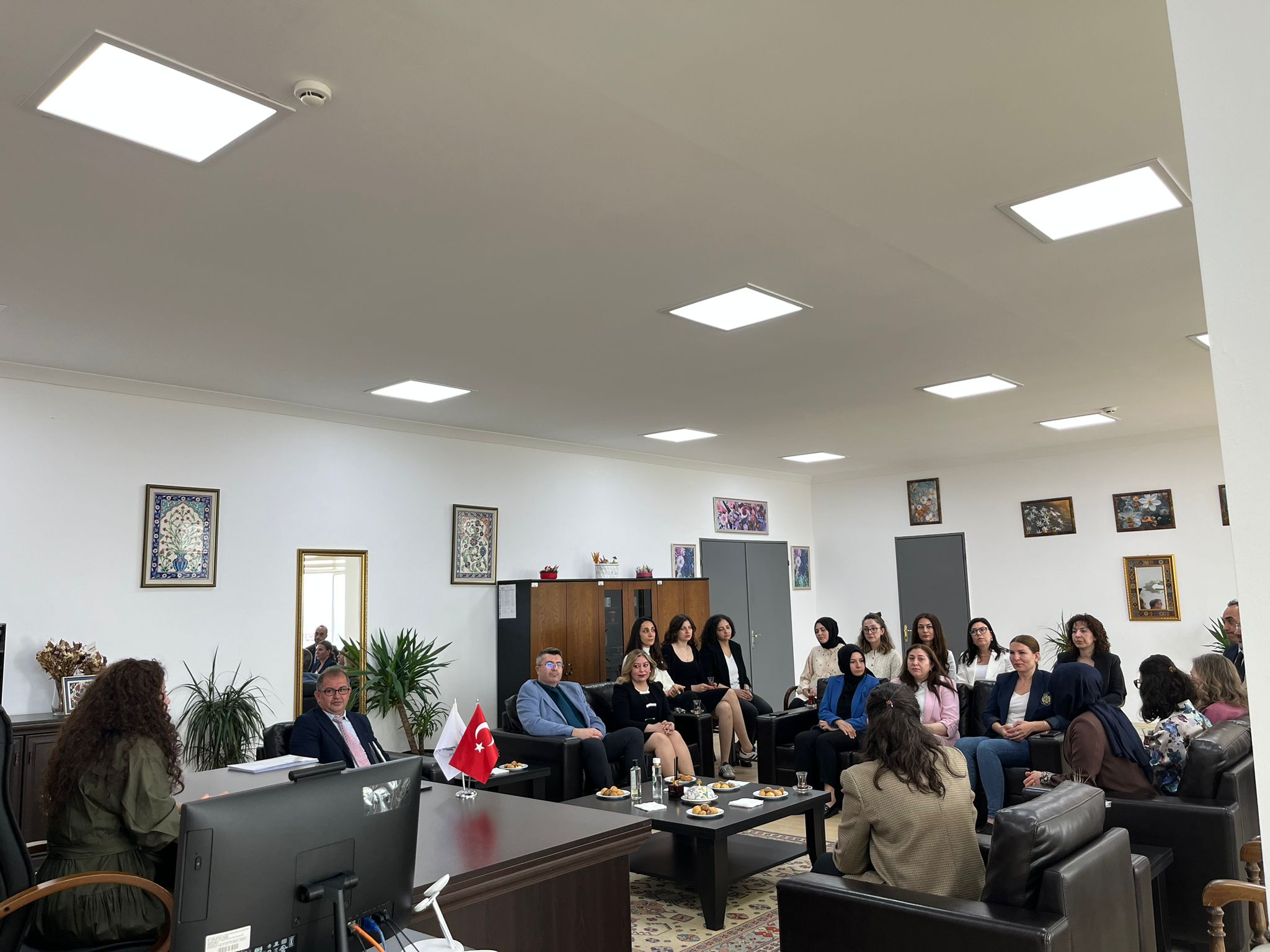 Öğrenci Ders Değerlendirme Anketinde Başarı Gösteren Ebelik Bölümü Öğretim Üyelerimize Teşekkür Belgeleri Takdim Edildi - 8