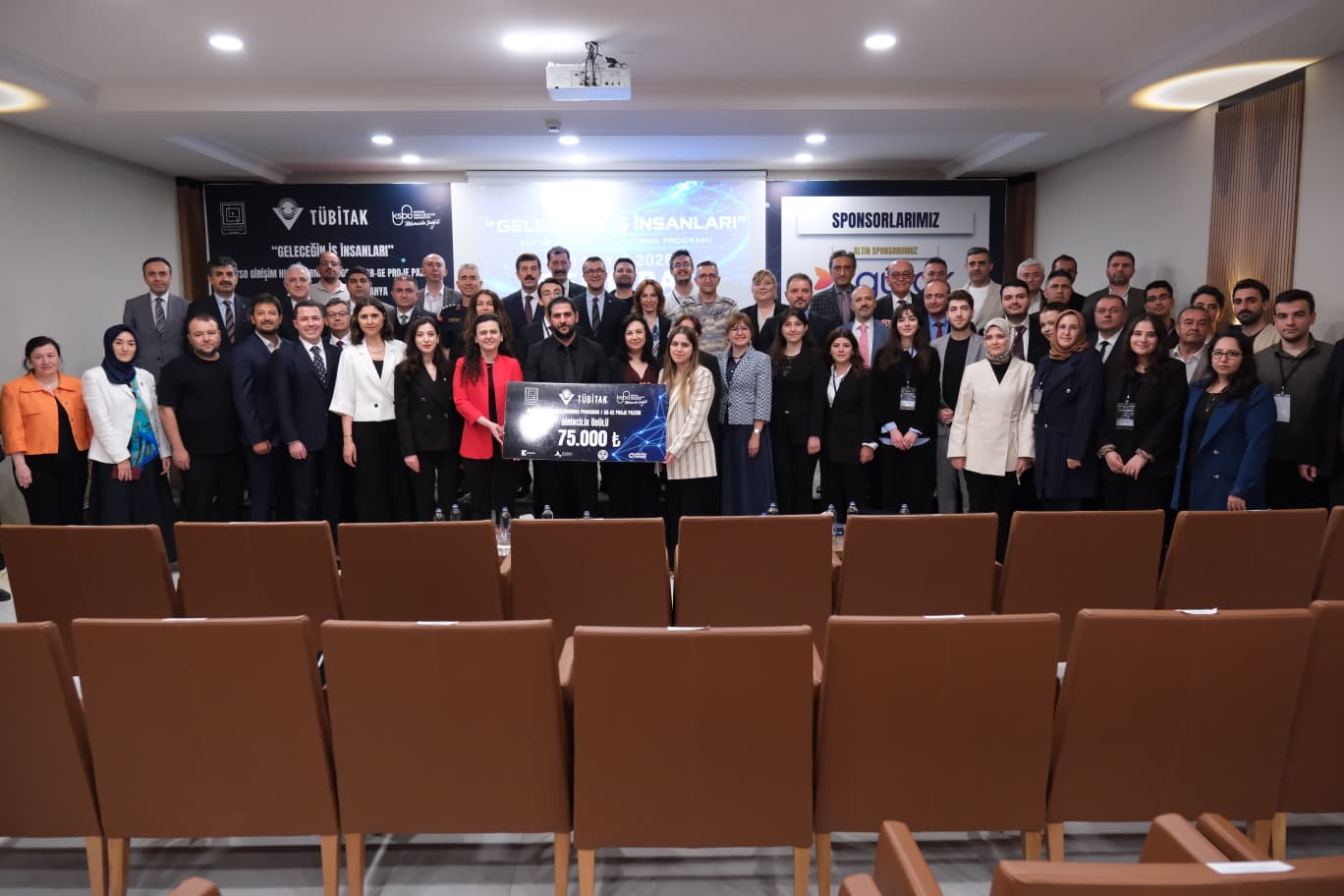 Kütahya Ticaret ve Sanayi Odası (KUTSO) ile Kütahya Sağlık Bilimleri Üniversitesi (KSBÜ) iş birliğinde düzenlenen “Geleceğin İş İnsanları” KUTSO Girişim Hızlandırma Programı gerçekleştirildi. - 4