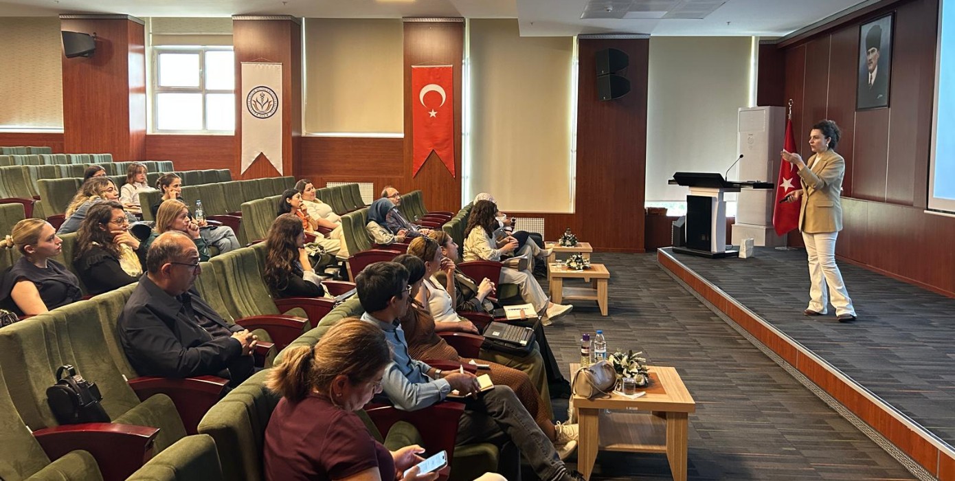 Ebelik Bölümü Akademik Personeli Ölçme ve Değerlendirme Kursuna Katıldı