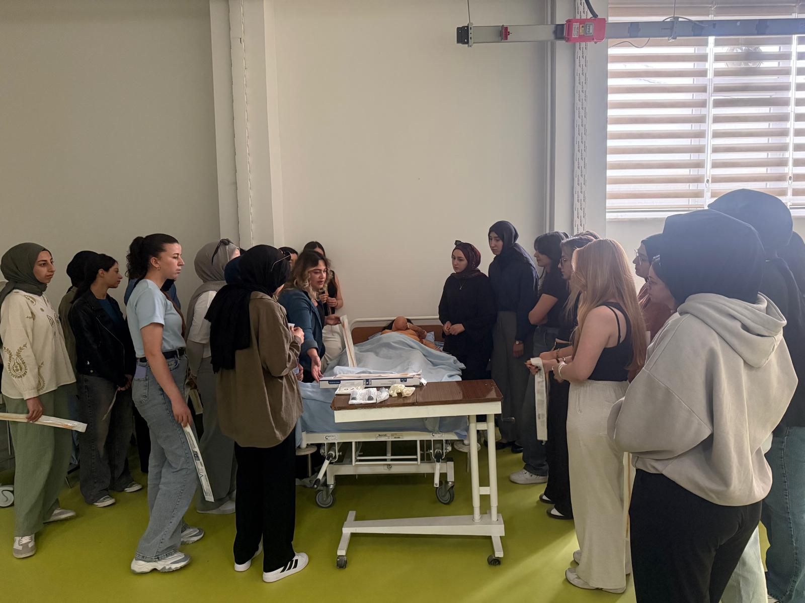 Riskli Doğum ve Doğum Sonu Dönem Dersi Şube 2 Postpartum Kanama Laboratuvar Uygulaması Gerçekleştirildi. - 3