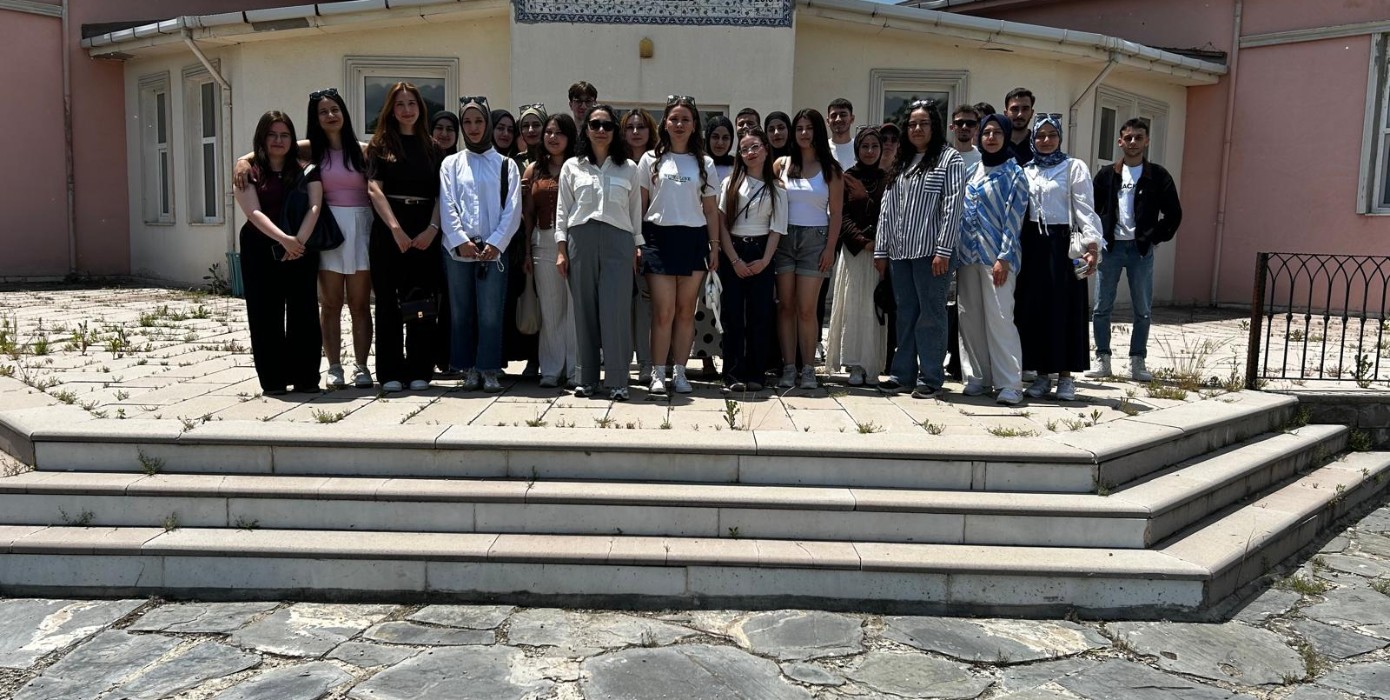 Gediz SHMYO Eczane Hizmetleri Öğrencilerinden Teknik ve Kültürel Gezi