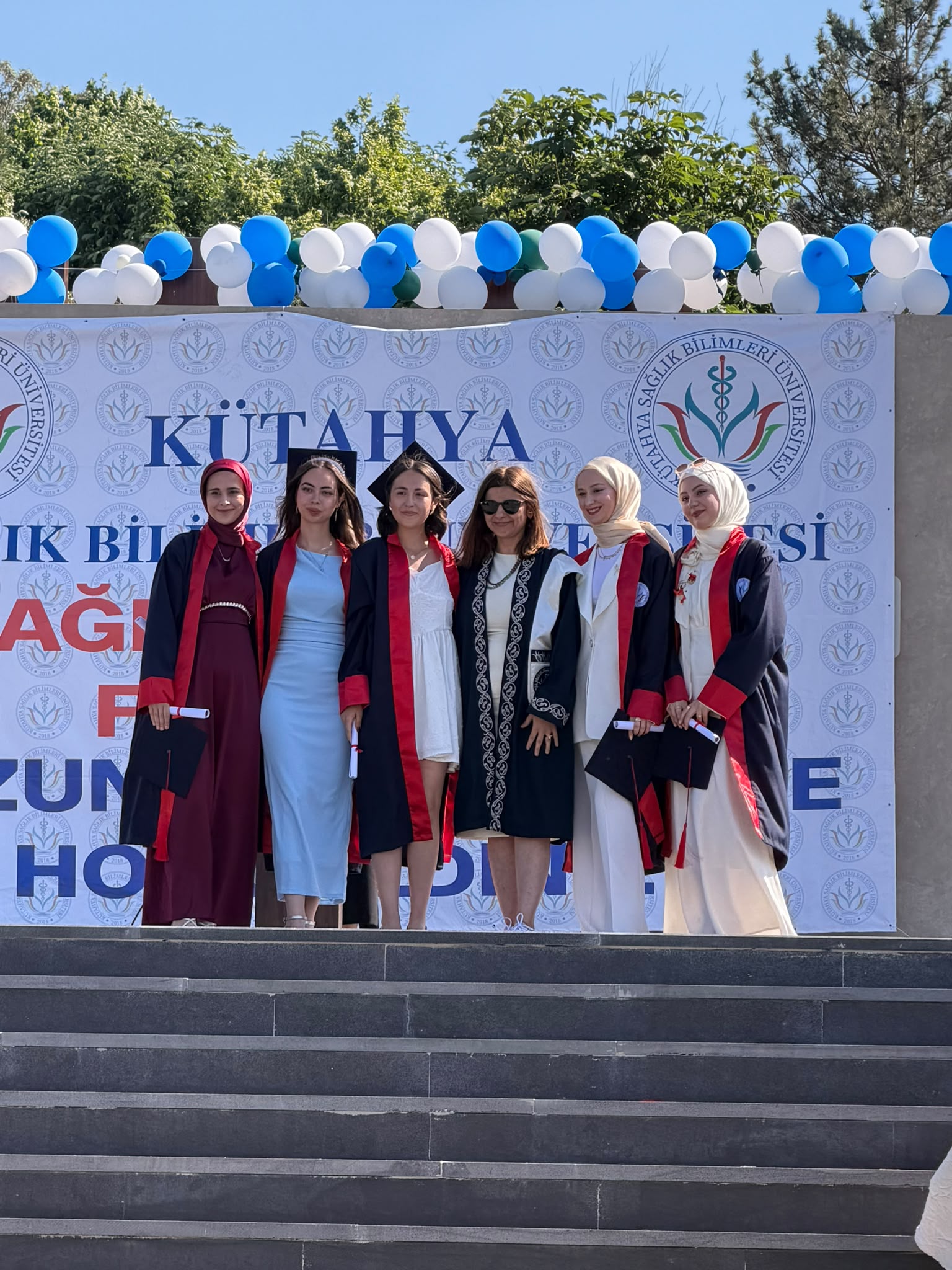 Hemşirelik Bölümümüz Mezunlarını Gururla Uğurladı - 5