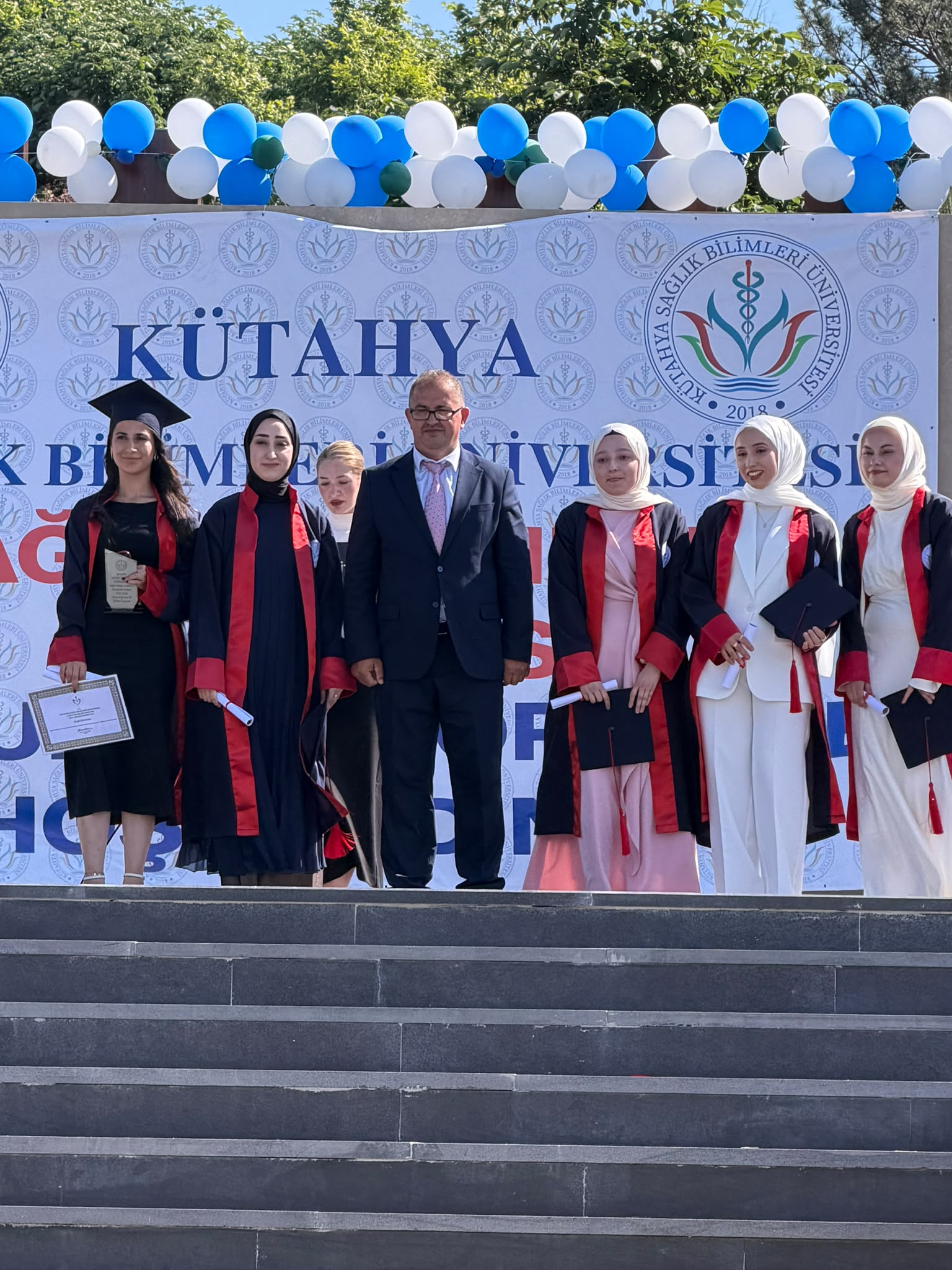Hemşirelik Bölümümüz Mezunlarını Gururla Uğurladı - 15