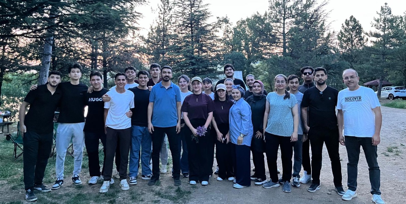 Yapay Zeka Operatörlüğü Programı Öğrencilerimizle Piknik Etkinliği Gerçekleştirildi.