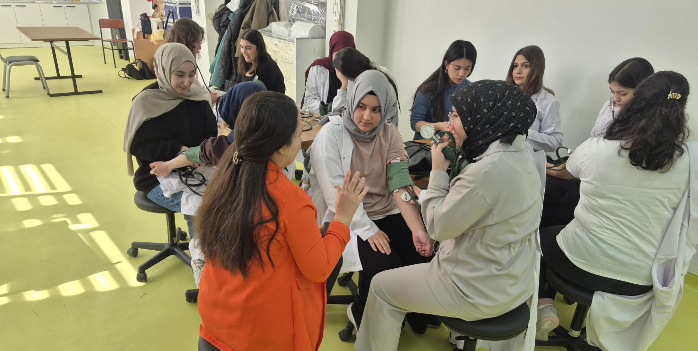 Ebelikte Temel İlke ve Uygulamalar Dersi Laboratuvar Uygulamaları Gerçekleştirildi