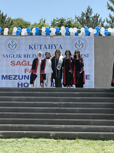Şefkat, Bilim ve Umutla Yeni Bir Başlangıç: Ebelik Bölümü 2026 Yılı Mezunlarını Uğurladı - 5