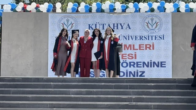 Şefkat, Bilim ve Umutla Yeni Bir Başlangıç: Ebelik Bölümü 2026 Yılı Mezunlarını Uğurladı - 15