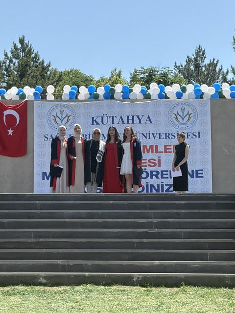 Şefkat, Bilim ve Umutla Yeni Bir Başlangıç: Ebelik Bölümü 2026 Yılı Mezunlarını Uğurladı - 8
