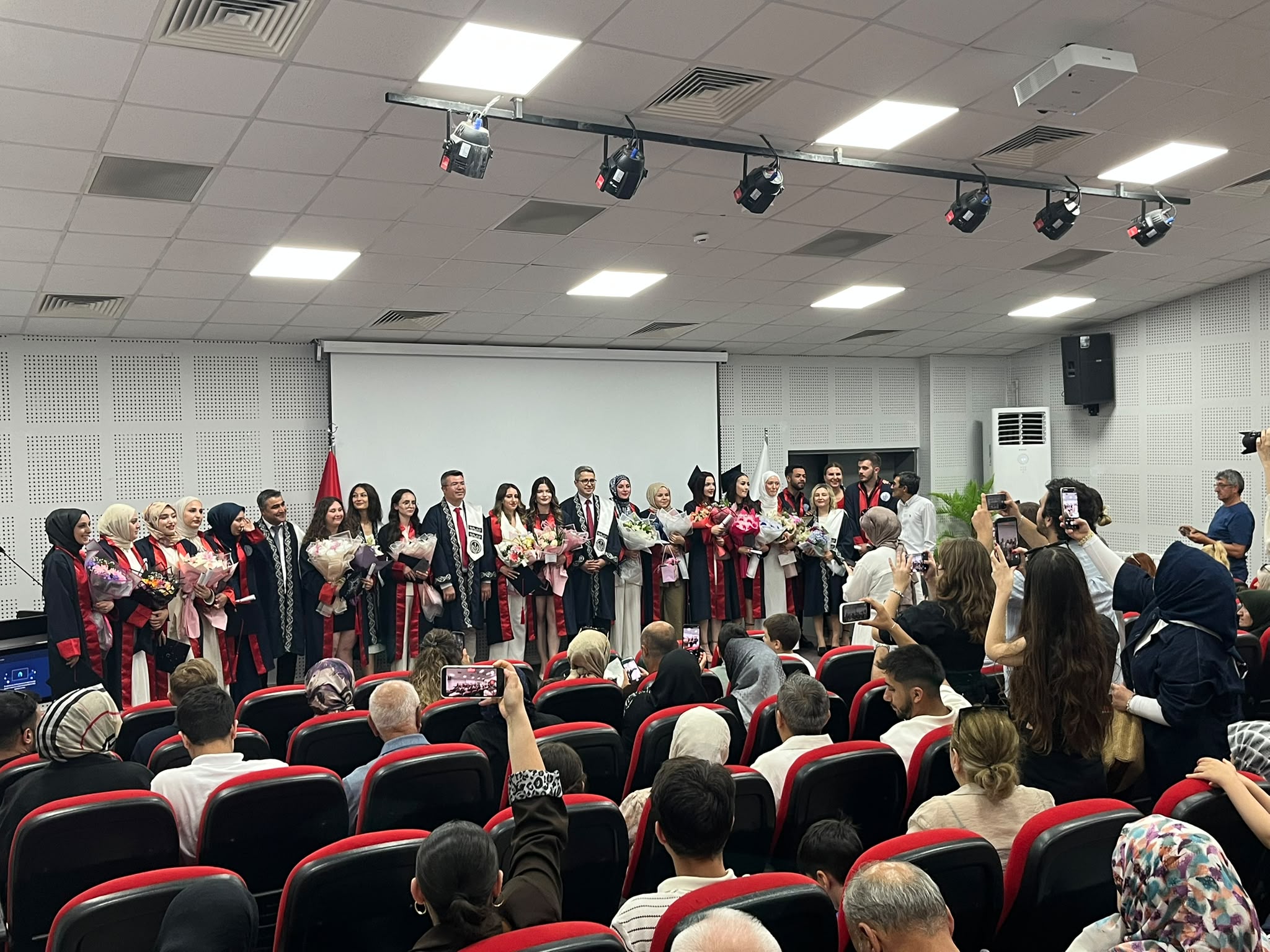 Bölümümüz 2026 Mezunlarını Coşkuyla Uğurladı - 4