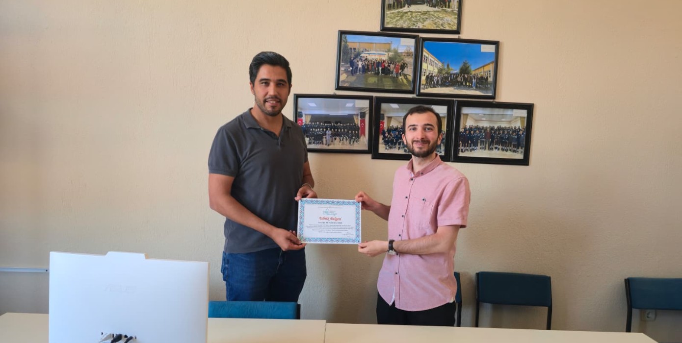Tebrik Belgesi Takdim Edildi
