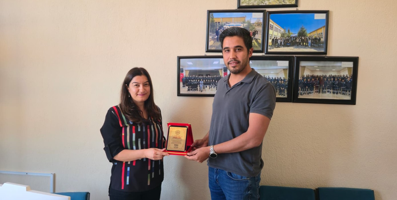 Görevini Tamamlayan Müdür Yardımcımıza Teşekkür Belgesi Takdim Edildi
