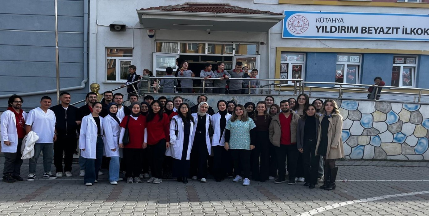 Meslek Yüksekokulumuzda Ağız ve Diş Sağlığı Haftasında İlkokul Öğrencilerine Eğitim Desteği