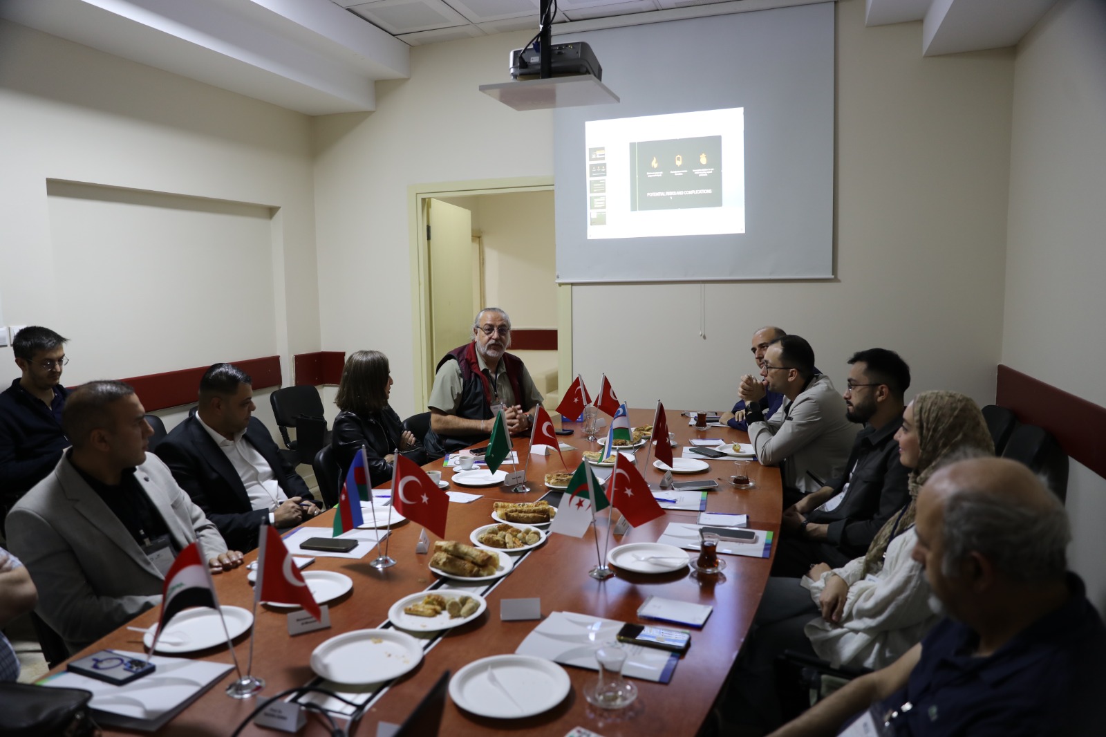 KSBÜ’DE ULUSLARARASI MİNİMAL İNVAZİV TEDAVİLER EĞİTİMİ DÜZENLENDİ
