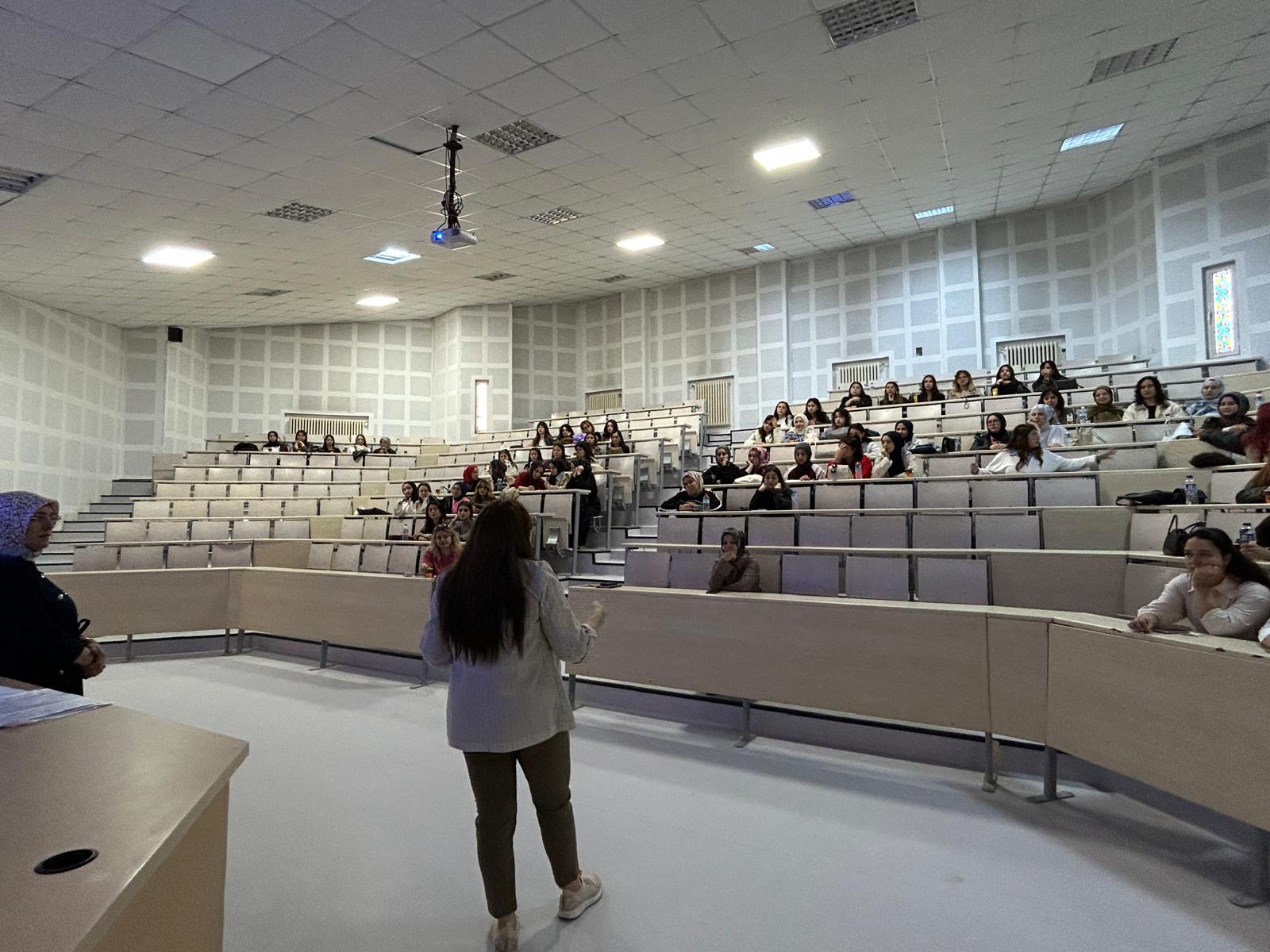2026-2027 Eğitim-Öğretim Yılı Güz Dönemi 4. Sınıf Öğrencilerine Uygulama Oryantasyon Eğitimi Gerçekleştirildi - 2