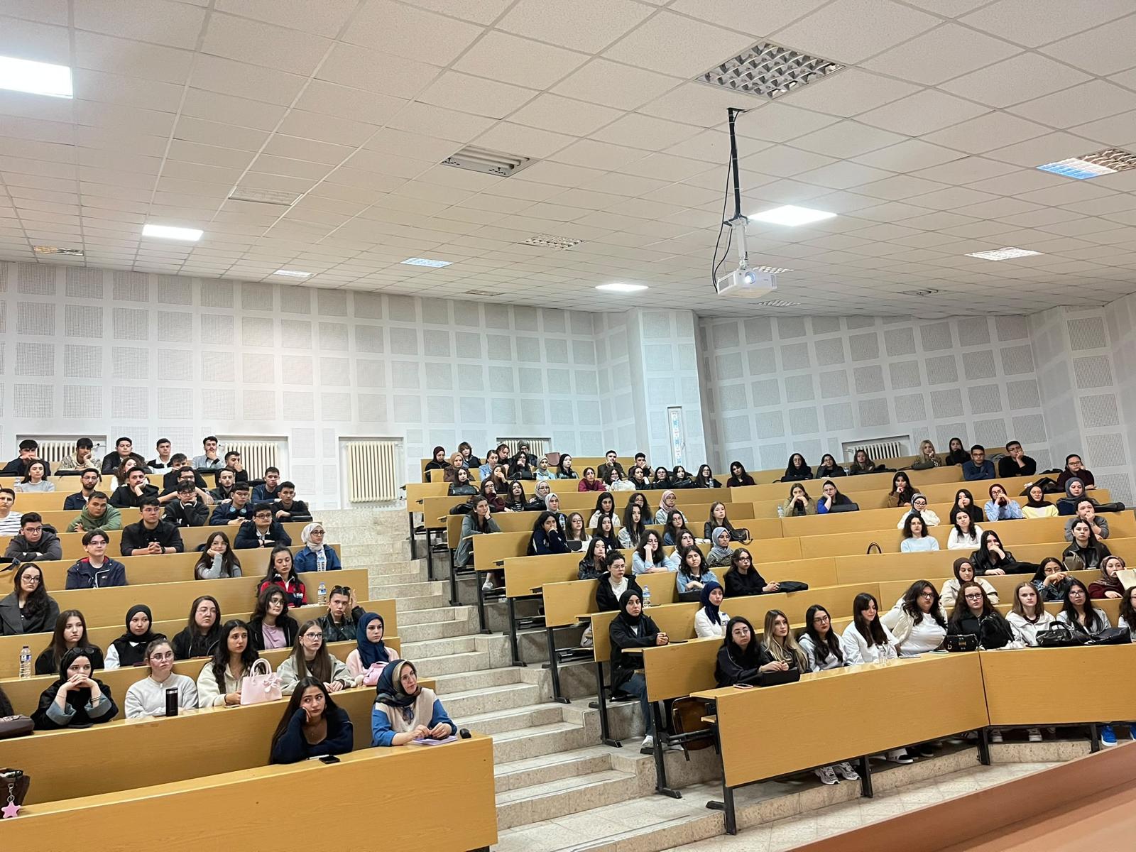 Fakültemizde Yeni Öğrencilere Yönelik Oryantasyon Programı Gerçekleştirildi - 13