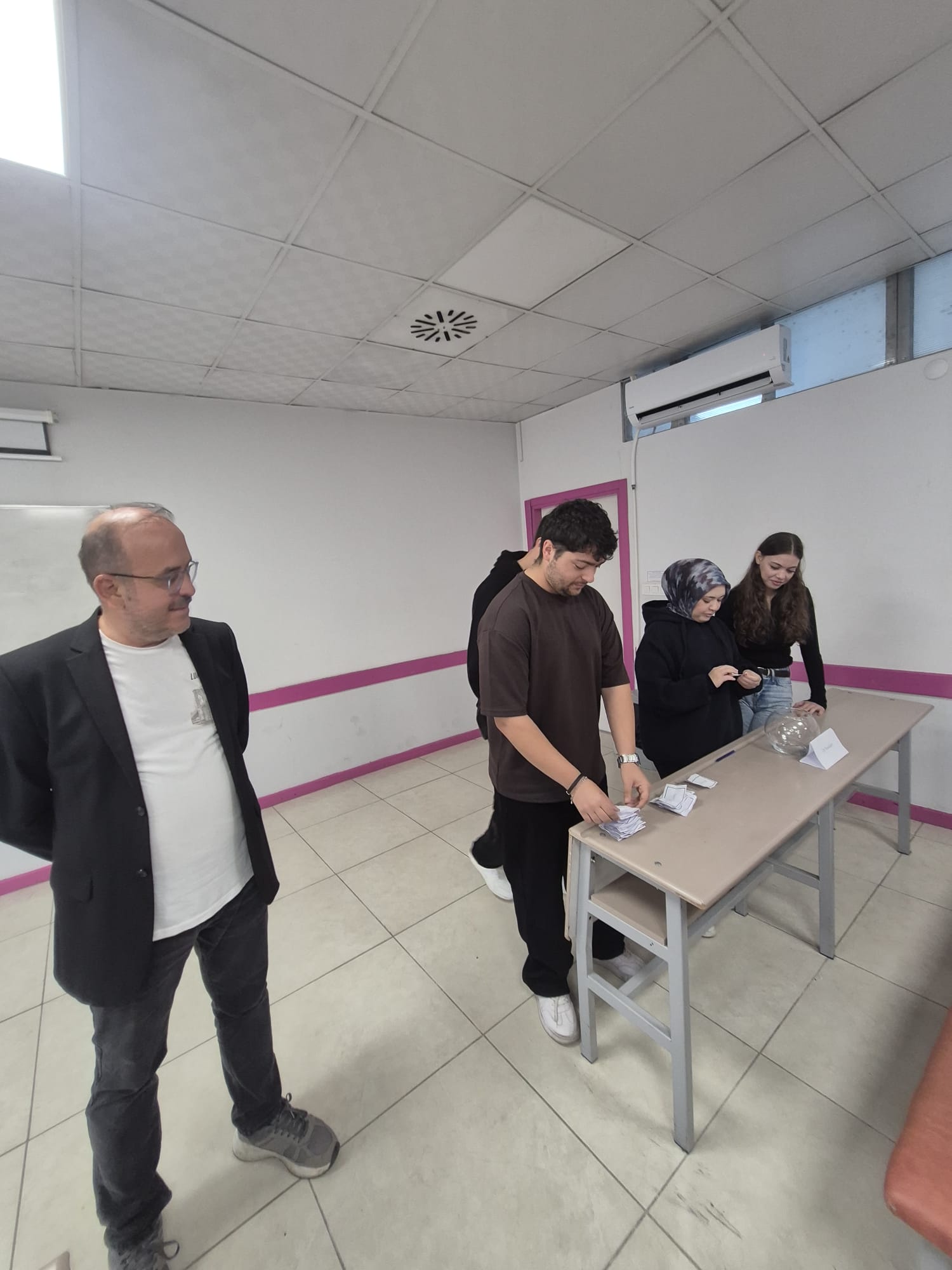 Yapay Zekâ Operatörlüğü Programında Sınıf/Bölüm Temsilciliği Seçimi Gerçekleştirildi - 8