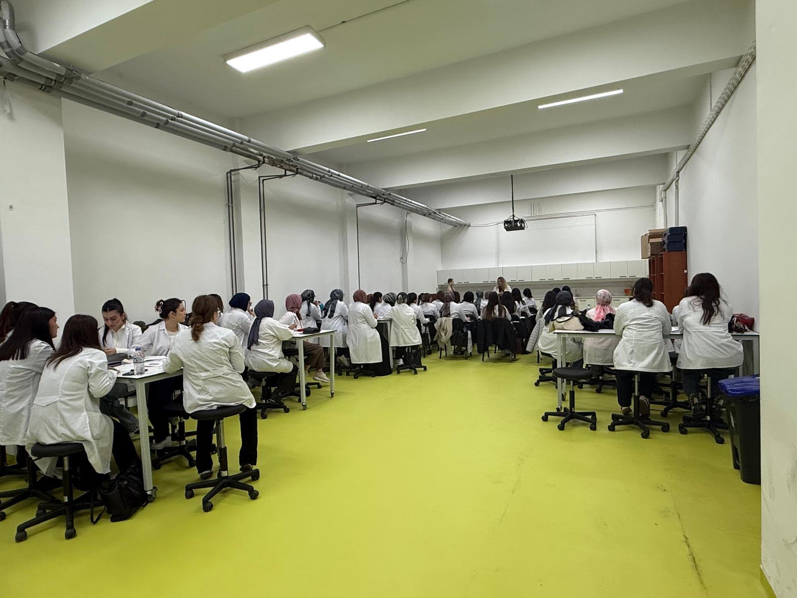 2026-2027 Eğitim Öğretim Yılı Güz Dönemi Normal Doğum ve Doğum Sonu Dersi İlk Laboratuvar Uygulaması Gerçekleştirildi - 3