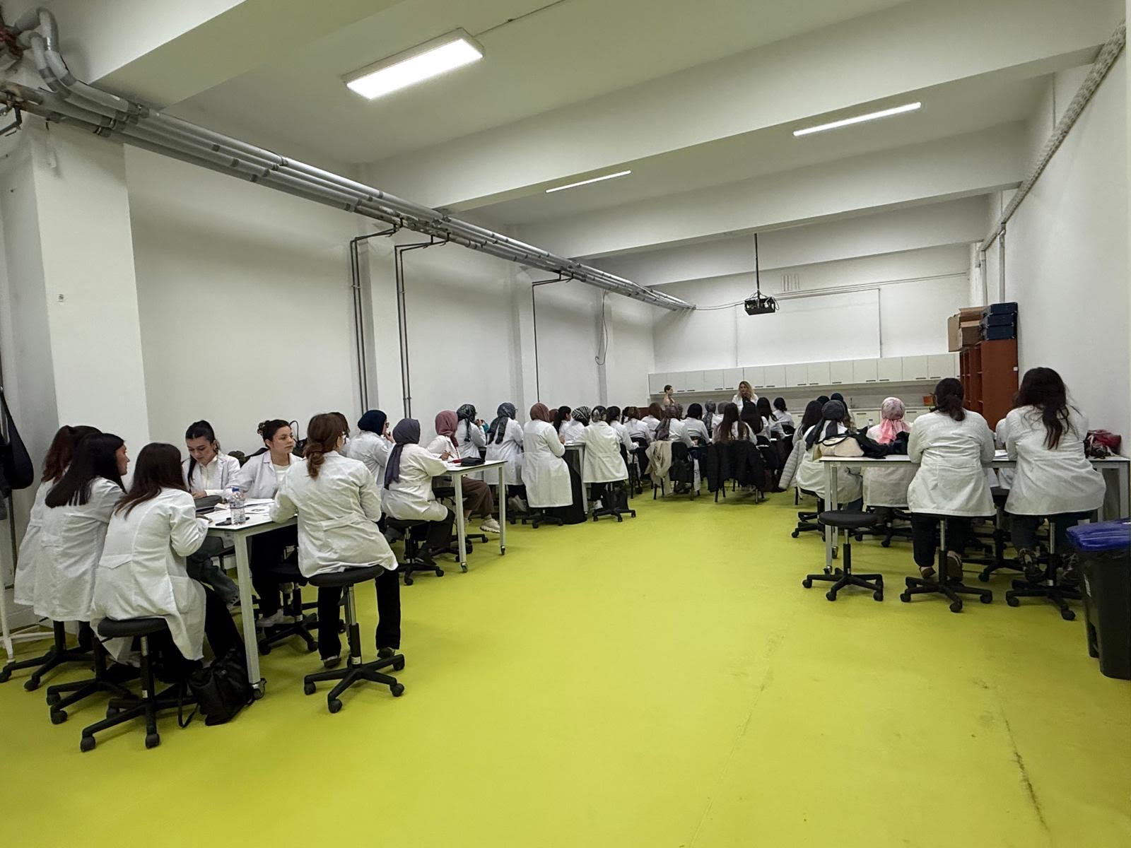 2026-2027 Eğitim Öğretim Yılı Güz Dönemi Normal Doğum ve Doğum Sonu Dersi İlk Laboratuvar Uygulaması Gerçekleştirildi - 1