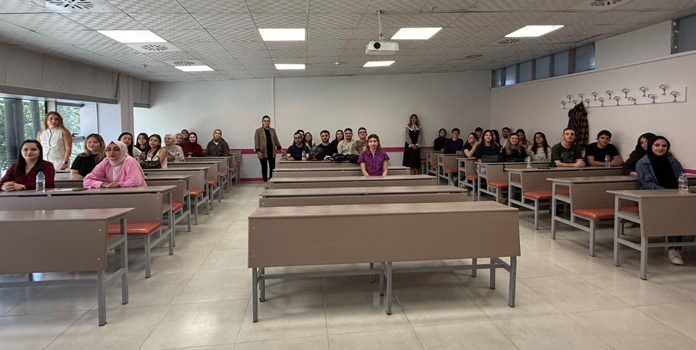 Anestezi Programı 2.Sınıf Öğrencilerine Uygulama Öncesi Bilgilendirme Toplantısı Gerçekleştirildi.