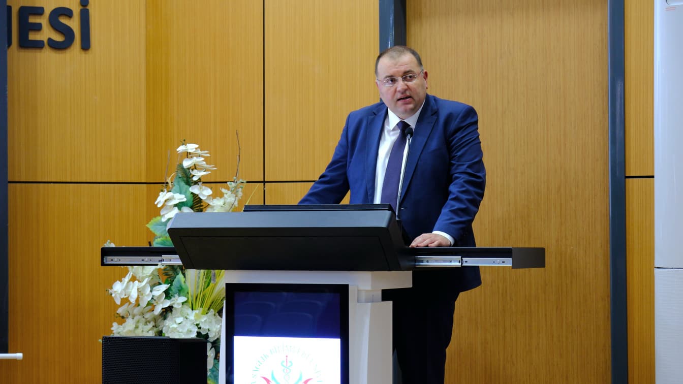 GÜLSÜM GÜRAL DİŞ HEKİMLİĞİ FAKÜLTESİNDE AKADEMİK KURUL VE DEĞERLENDİRME TOPLANTISI GERÇEKLEŞTİRİLDİ