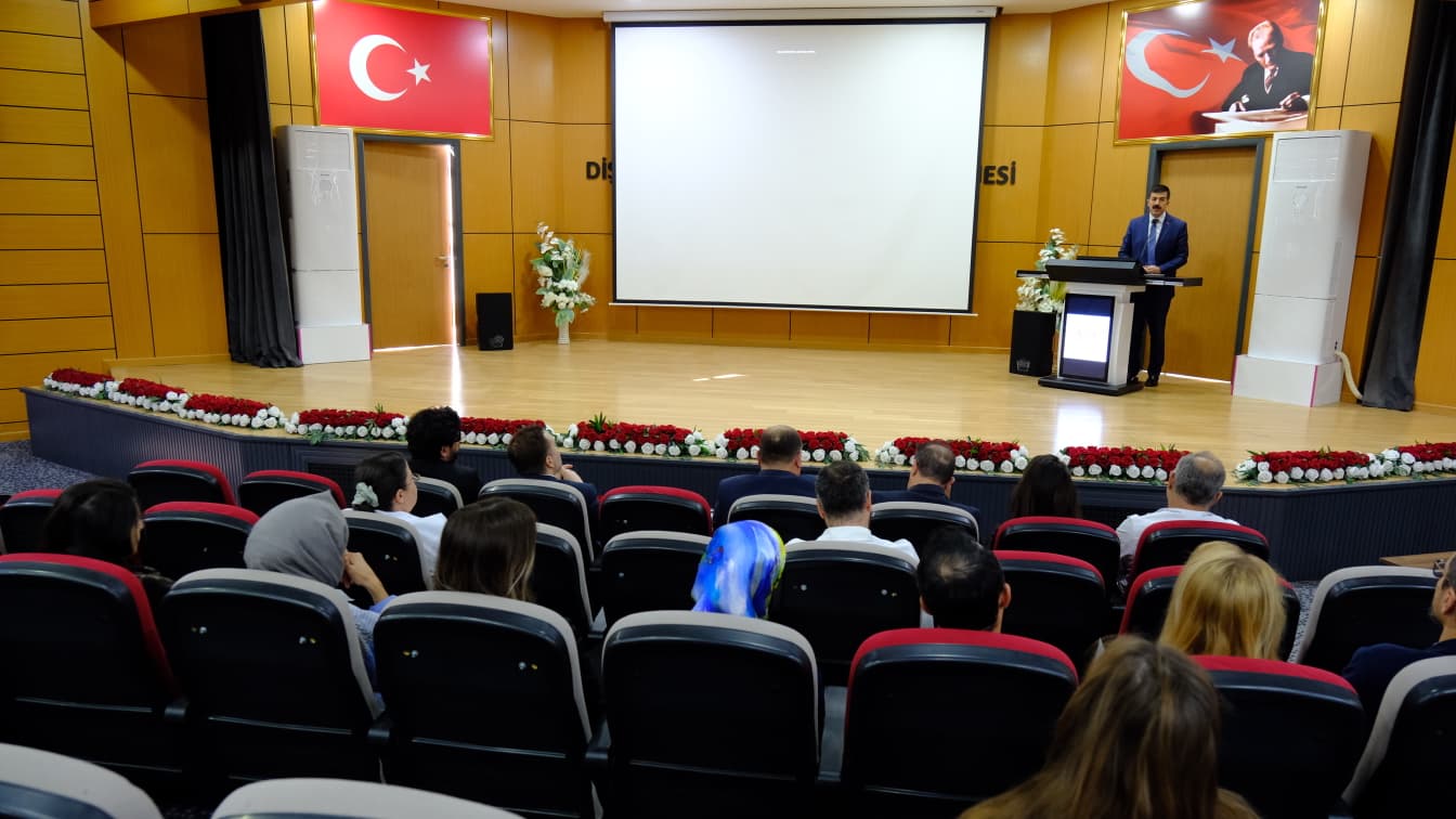 GÜLSÜM GÜRAL DİŞ HEKİMLİĞİ FAKÜLTESİNDE AKADEMİK KURUL VE DEĞERLENDİRME TOPLANTISI GERÇEKLEŞTİRİLDİ
