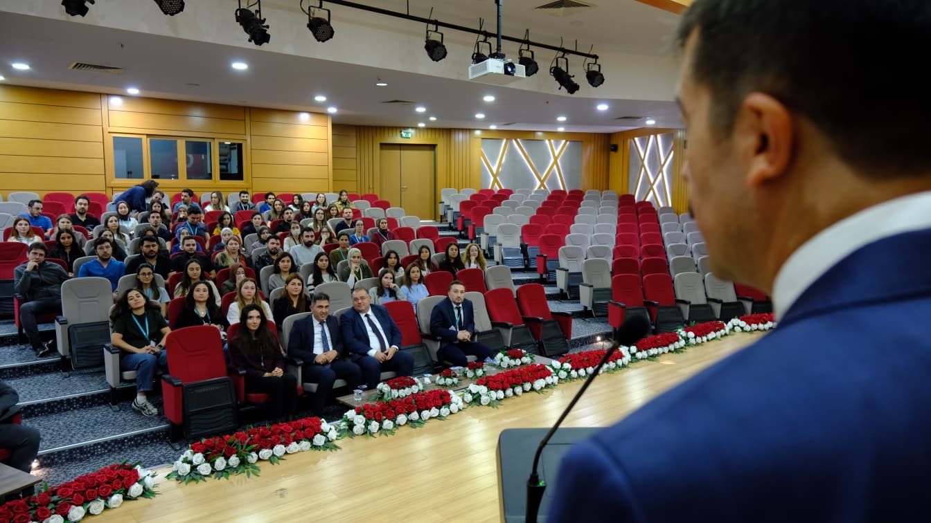 GÜLSÜM GÜRAL DİŞ HEKİMLİĞİ FAKÜLTESİNDE AKADEMİK KURUL VE DEĞERLENDİRME TOPLANTISI GERÇEKLEŞTİRİLDİ
