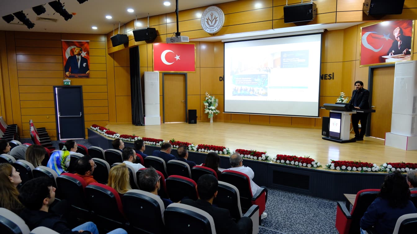 GÜLSÜM GÜRAL DİŞ HEKİMLİĞİ FAKÜLTESİNDE AKADEMİK KURUL VE DEĞERLENDİRME TOPLANTISI GERÇEKLEŞTİRİLDİ