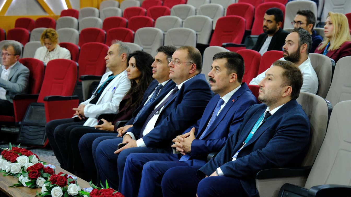 GÜLSÜM GÜRAL DİŞ HEKİMLİĞİ FAKÜLTESİNDE AKADEMİK KURUL VE DEĞERLENDİRME TOPLANTISI GERÇEKLEŞTİRİLDİ