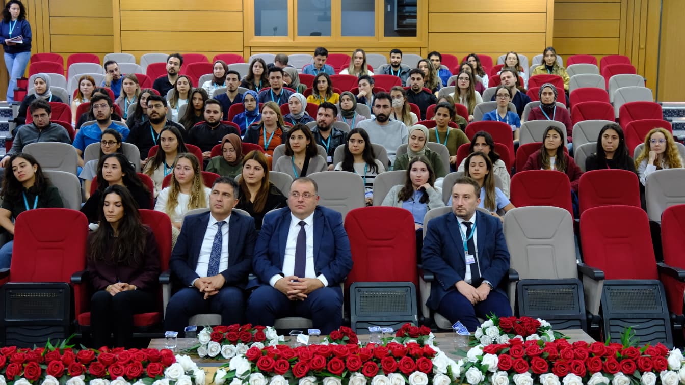 GÜLSÜM GÜRAL DİŞ HEKİMLİĞİ FAKÜLTESİNDE AKADEMİK KURUL VE DEĞERLENDİRME TOPLANTISI GERÇEKLEŞTİRİLDİ