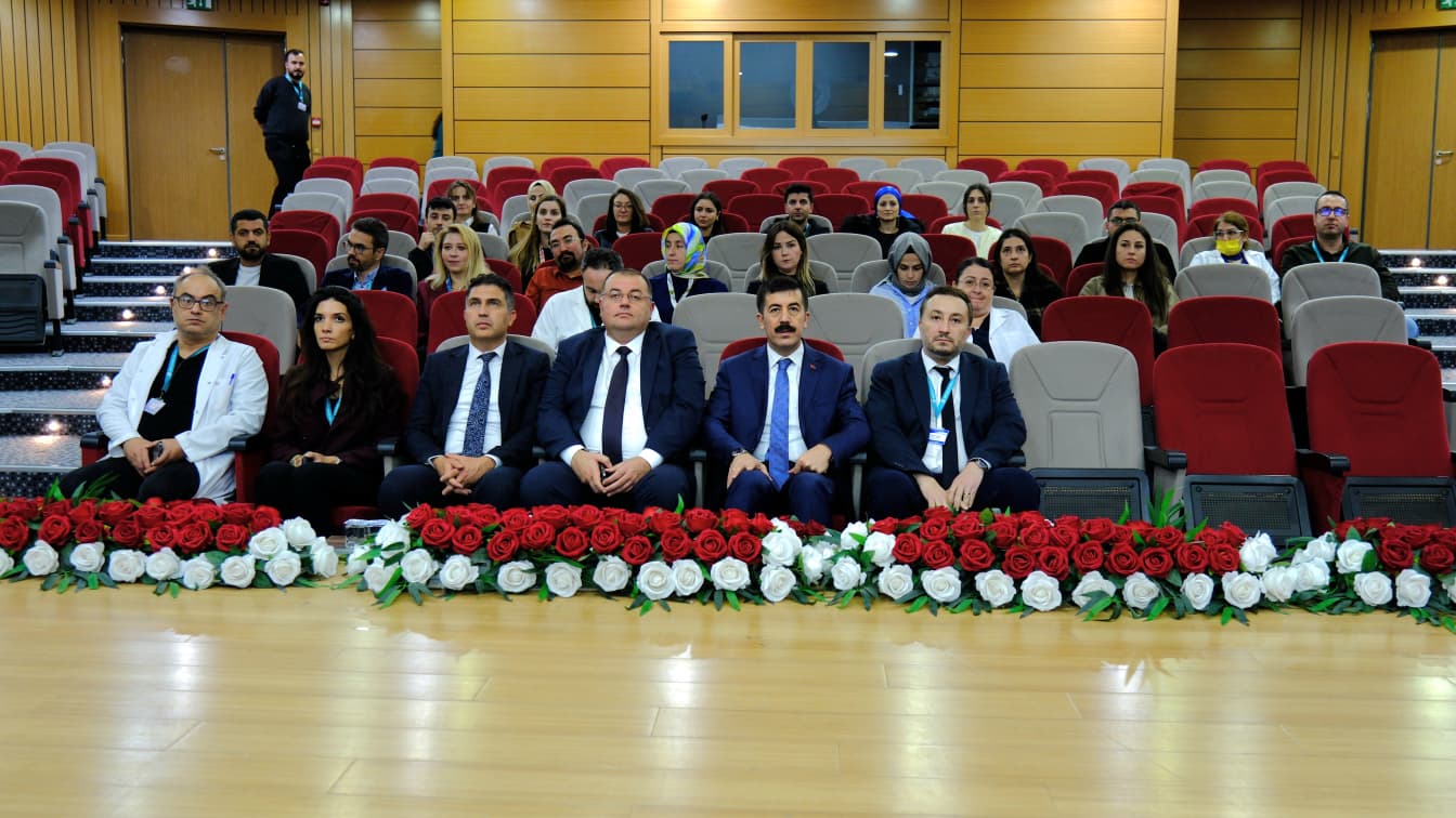 GÜLSÜM GÜRAL DİŞ HEKİMLİĞİ FAKÜLTESİNDE AKADEMİK KURUL VE DEĞERLENDİRME TOPLANTISI GERÇEKLEŞTİRİLDİ