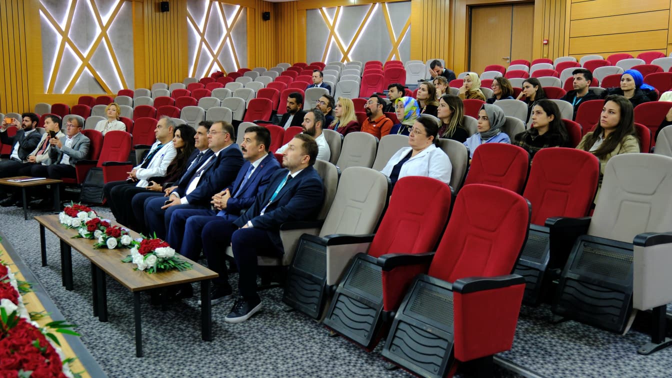 GÜLSÜM GÜRAL DİŞ HEKİMLİĞİ FAKÜLTESİNDE AKADEMİK KURUL VE DEĞERLENDİRME TOPLANTISI GERÇEKLEŞTİRİLDİ