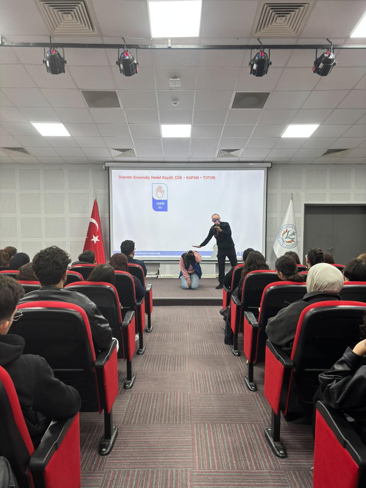 Fakültemizde “Afet Bilinci ve Gönüllülük” Eğitimi Gerçekleştirildi - 8