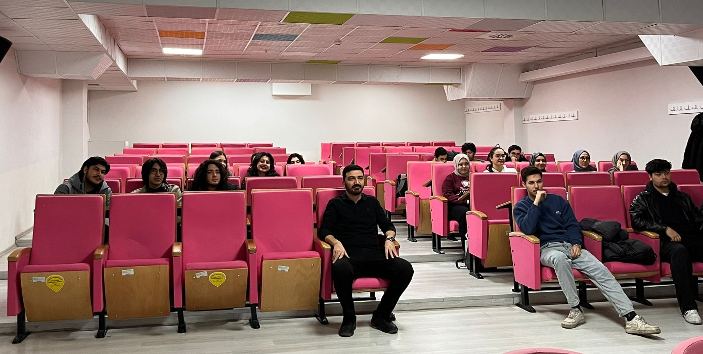 Elektronik ve Otomasyon Bölümü Yapay Zekâ Operatörlüğü Programı kapsamında iç paydaş toplantısı düzenlendi.