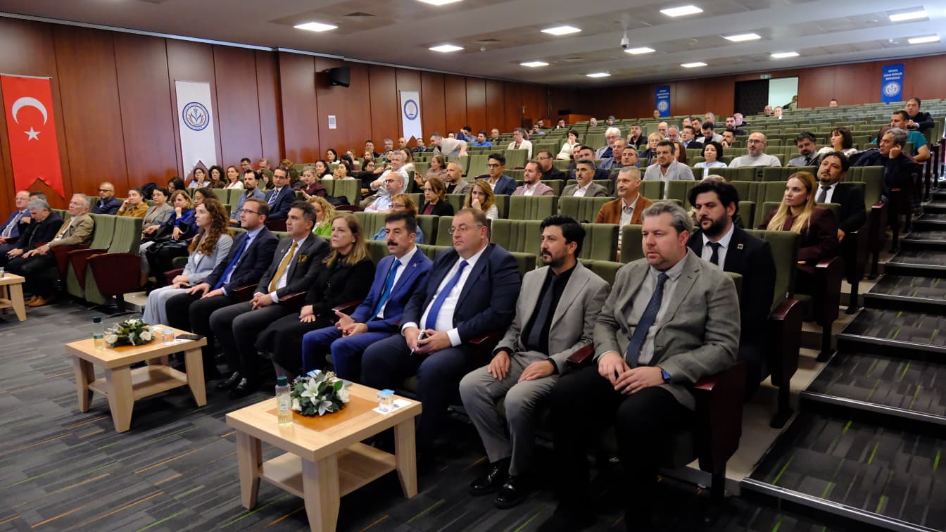 Kütahya Sağlık Bilimleri Üniversitesi (KSBÜ) Tıp Fakültesinde akademik kurul ve değerlendirme toplantısı, Hekim Sinan Konferans Salonu’nda gerçekleştirildi. - 10