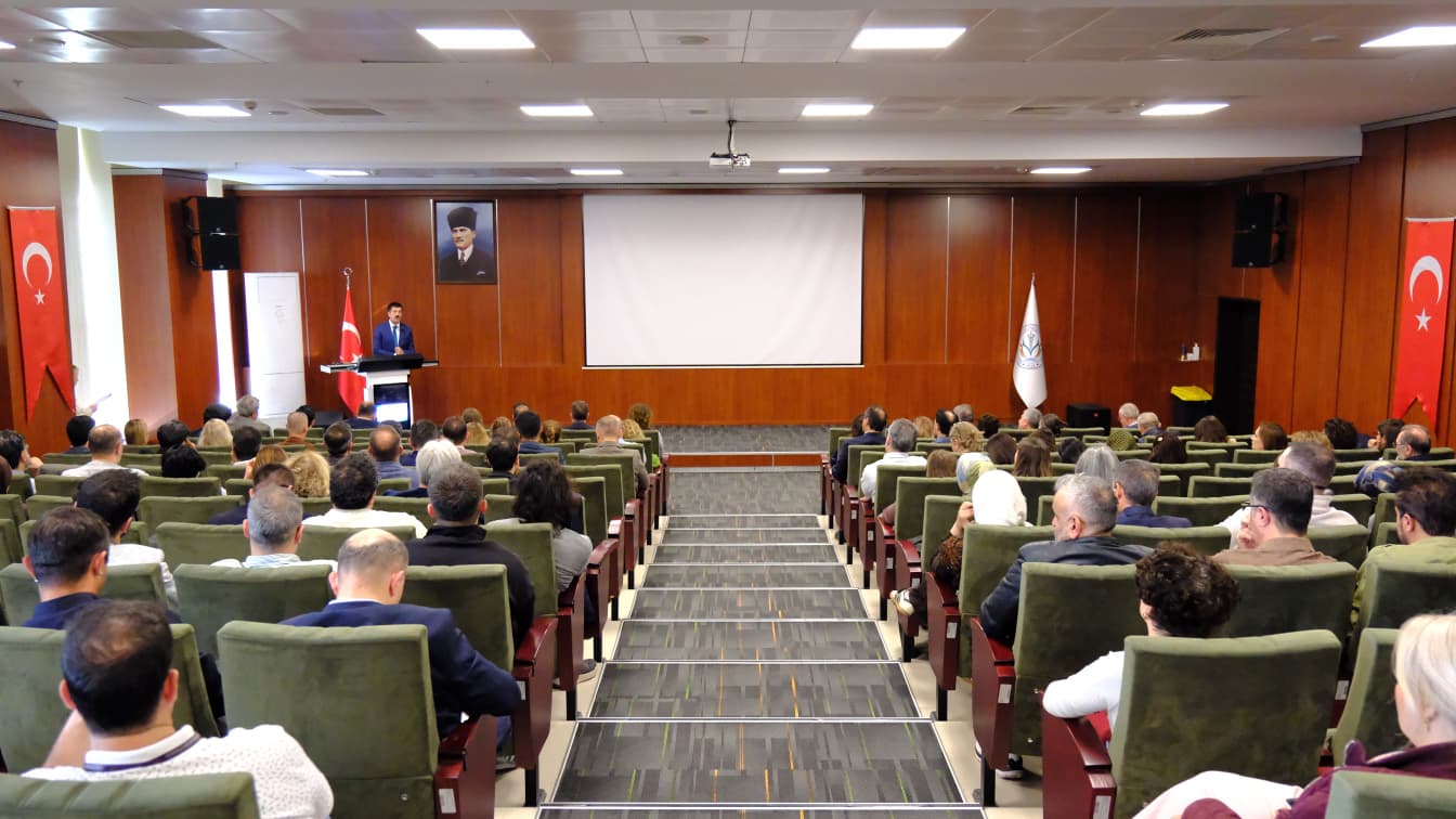 Kütahya Sağlık Bilimleri Üniversitesi (KSBÜ) Tıp Fakültesinde akademik kurul ve değerlendirme toplantısı, Hekim Sinan Konferans Salonu’nda gerçekleştirildi. - 8