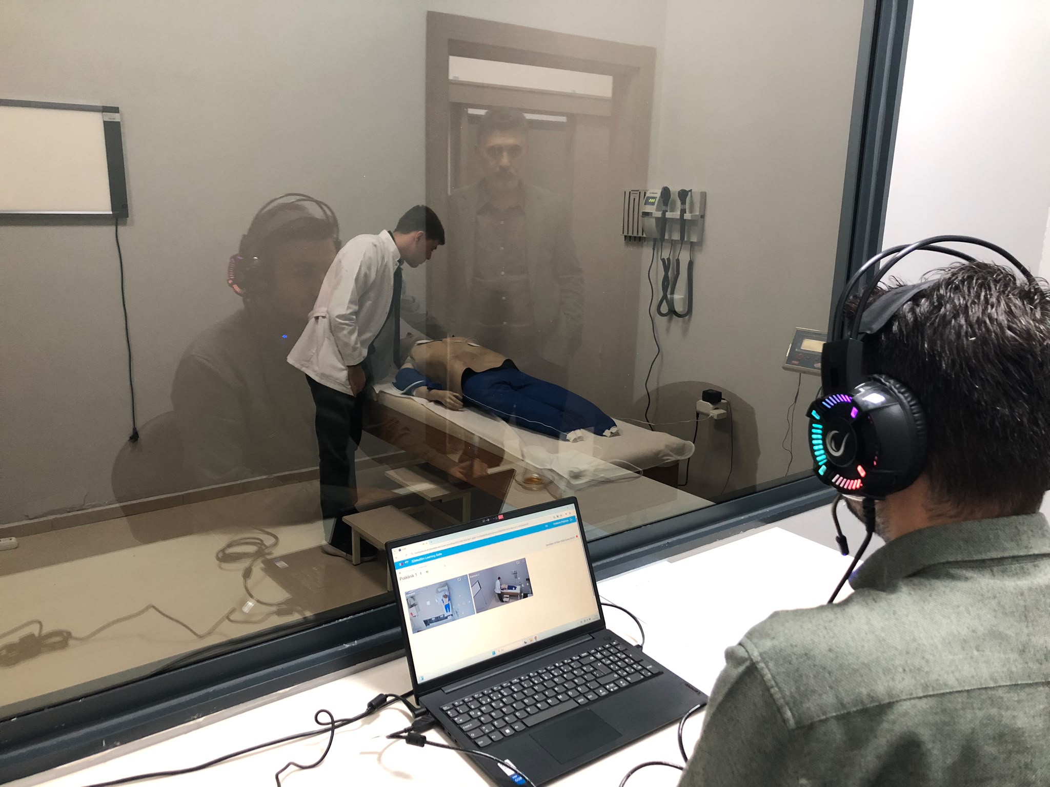 Acil Tıp Anabilim Dalı Klinik Sınavlarını Simülasyon Merkezinde OSCE Yöntemiyle Gerçekleştiriyor - 1