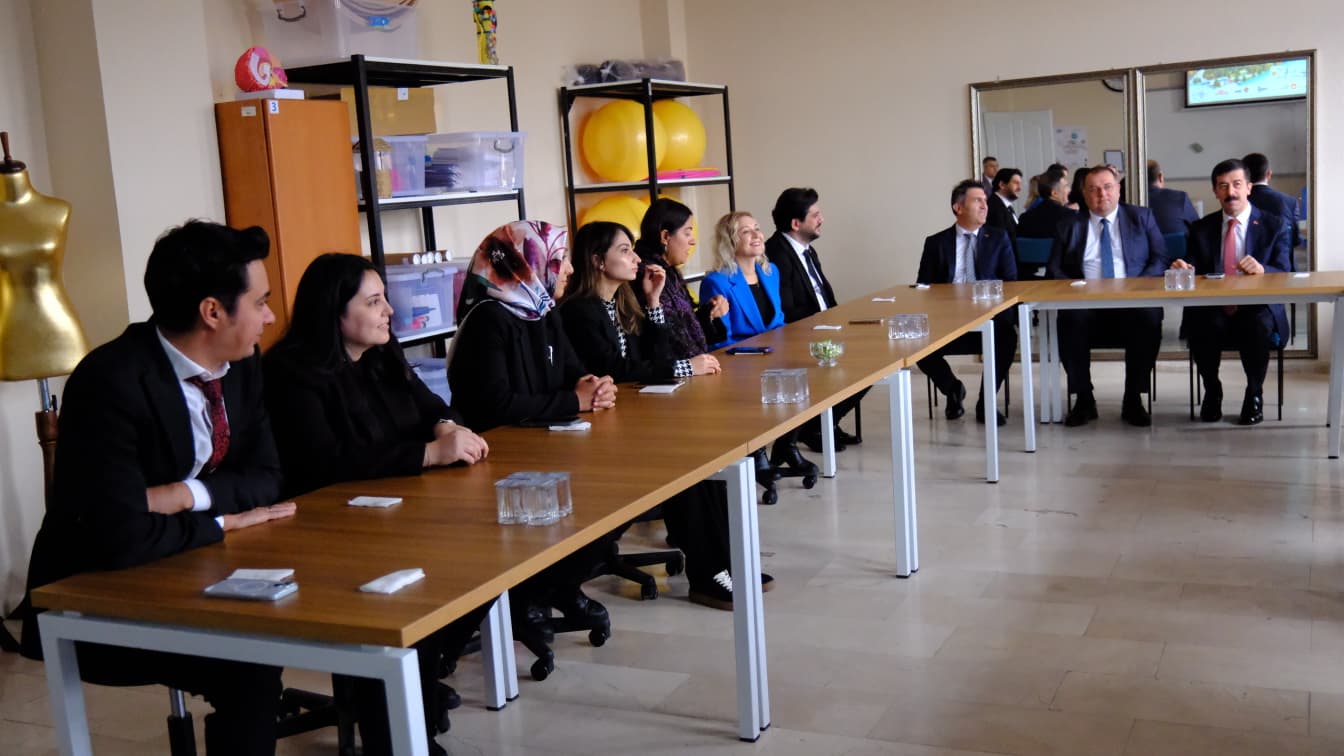 GEDİZ SAĞLIK HİZMETLERİ MYO’DA AKADEMİK KURUL VE DEĞERLENDİRME TOPLANTISI GERÇEKLEŞTİRİLDİ