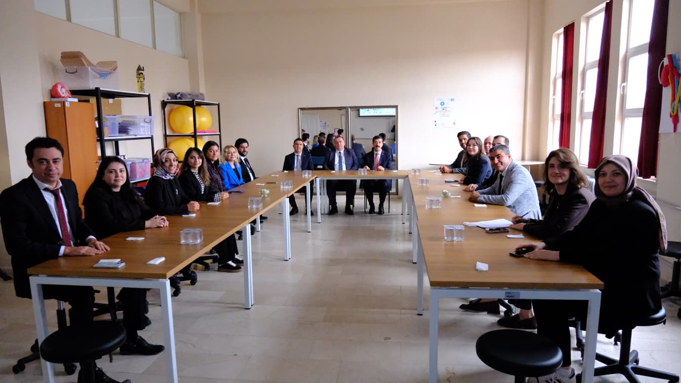 GEDİZ SAĞLIK HİZMETLERİ MYO’DA AKADEMİK KURUL VE DEĞERLENDİRME TOPLANTISI GERÇEKLEŞTİRİLDİ