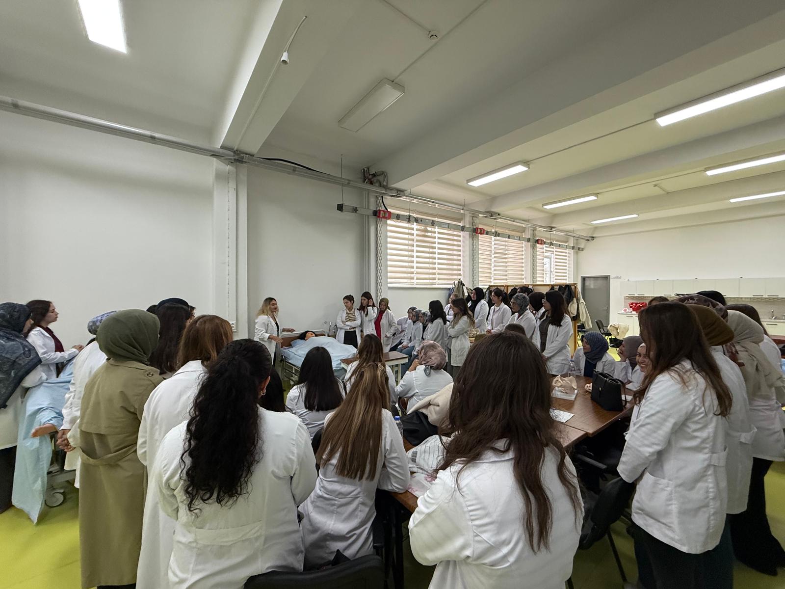 Normal Doğum ve Doğum Sonu Dönem Dersi Şube 1 Öğrencileri ile Laboratuvar Uygulaması Gerçekleştirildi. - 1