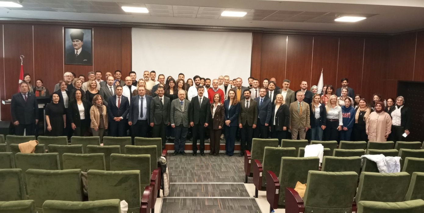 KSBÜ TIP FAKÜLTESİNİN TAM AKREDİTASYON BELGESİ TÖRENLE TAKDİM EDİLDİ